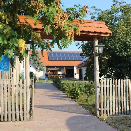 Eszter-Haz Vendeghaz Kerekegyhaza Hotel Luaran gambar