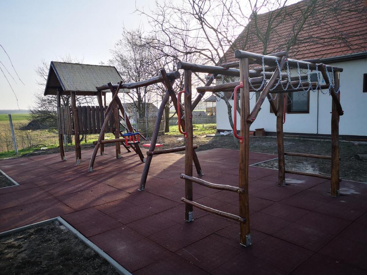 Eszter-Haz Vendeghaz Kerekegyhaza Hotel Luaran gambar