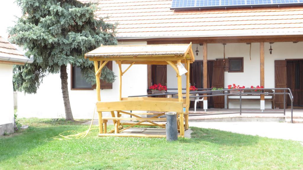 Eszter-Haz Vendeghaz Kerekegyhaza Hotel Luaran gambar