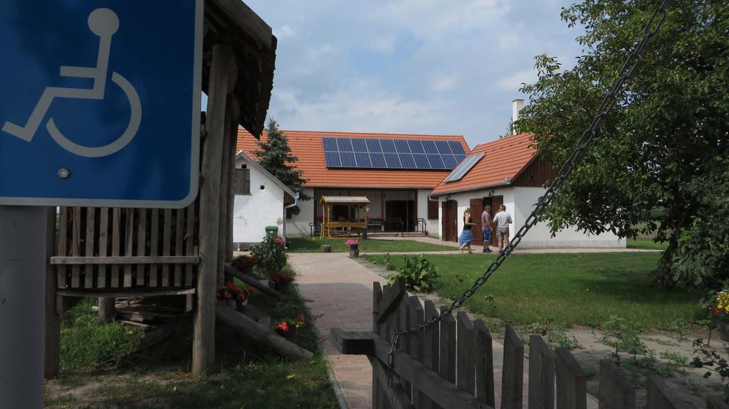 Eszter-Haz Vendeghaz Kerekegyhaza Hotel Luaran gambar